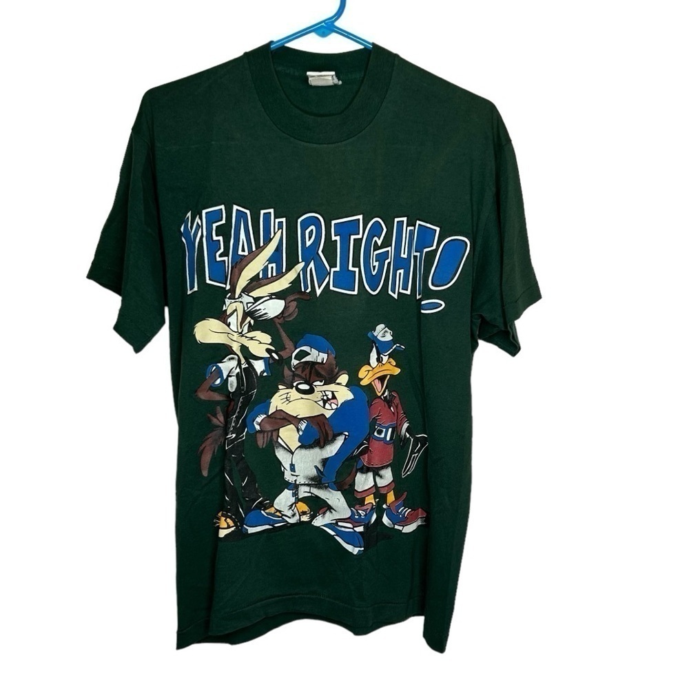 Vtg Looney Tunes T Shirt Size Large Green. Has a little discoloration